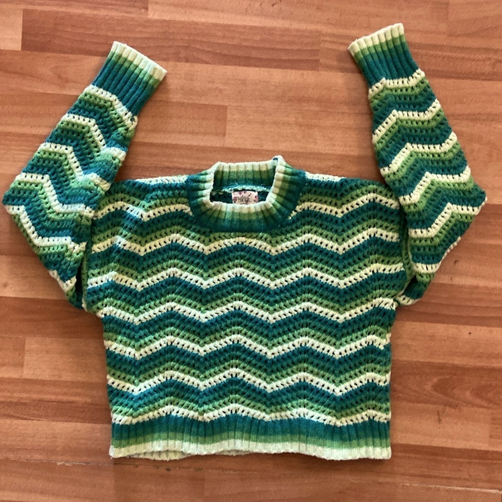 HIPPIE ROSE Cropped Chevron Stripe Crochet Sweater in Green Size Large Juniors